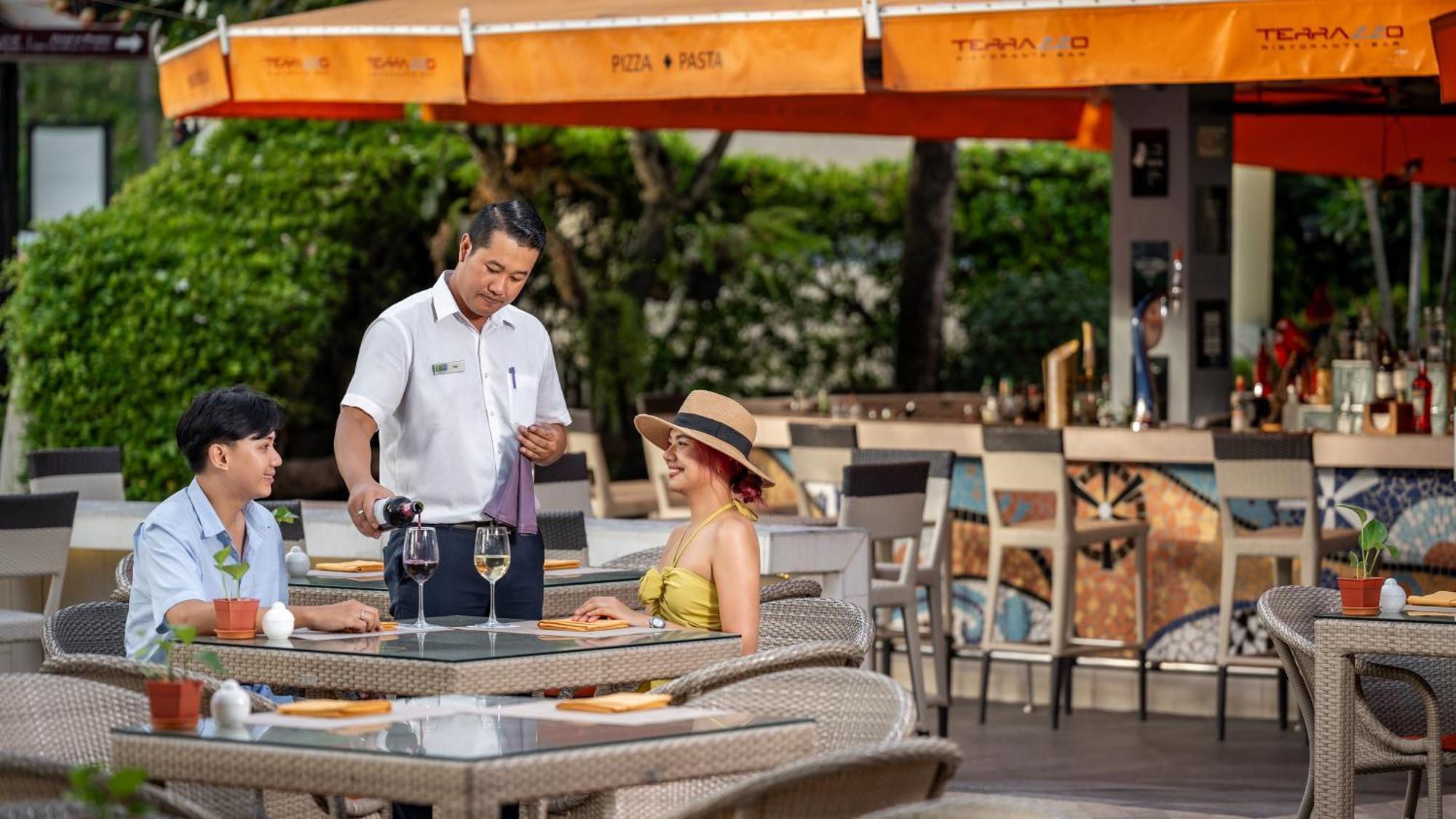 Holiday Inn Resort Phuket, An Ihg Hotel Patong Bagian luar foto
